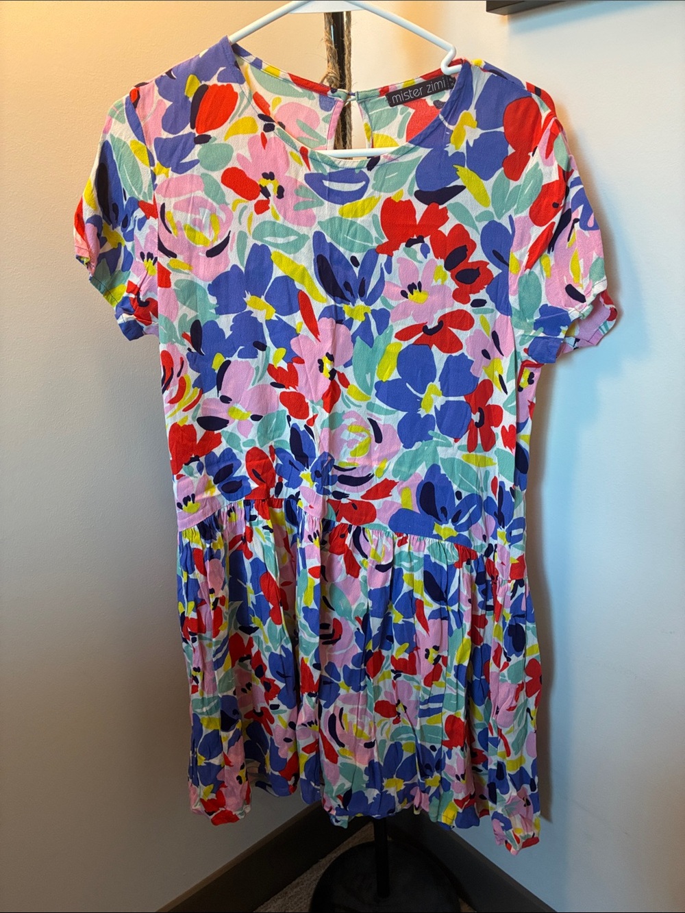 Mister Zimi Summer Multicolor Floral Short Sleeve Dress with Pink Accents